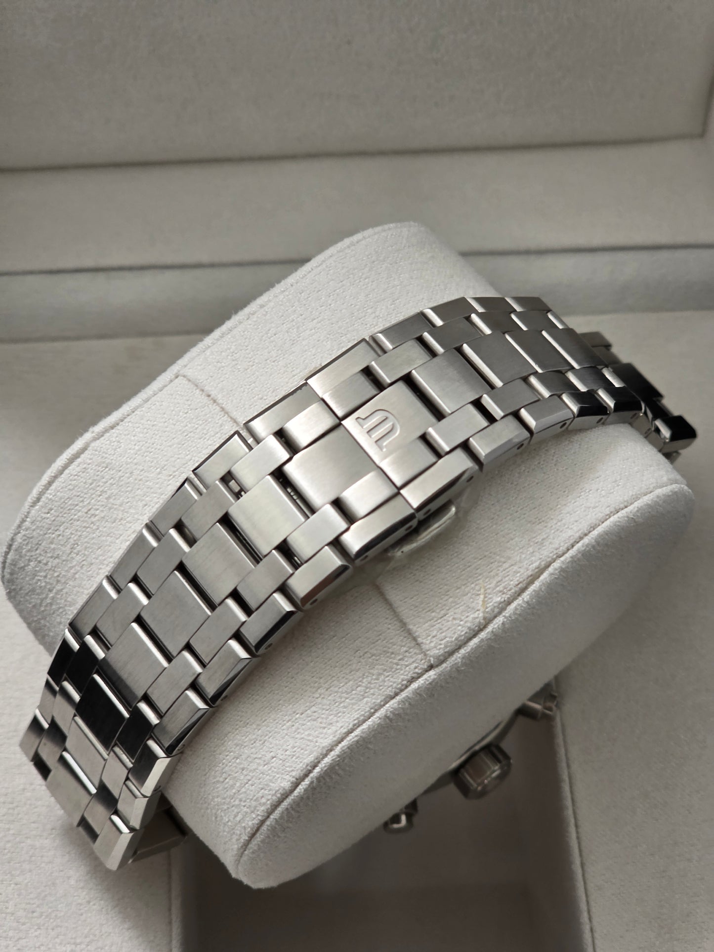 Maurice Lacroix Aikon 44mm watch ref.ai6038-ss002-131-1