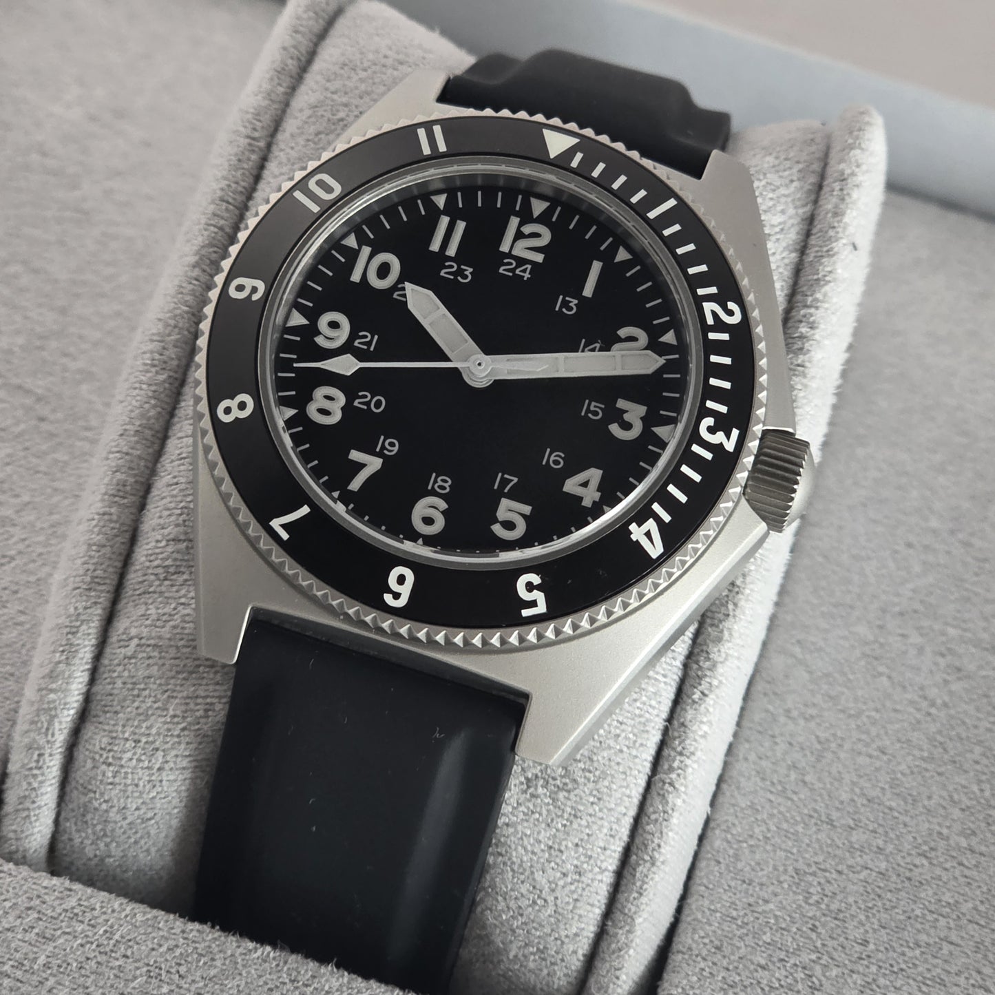 Benrus Type 2 MIL SPEC 39.5mm Watch Ref.T2MS-SS-B-395-01