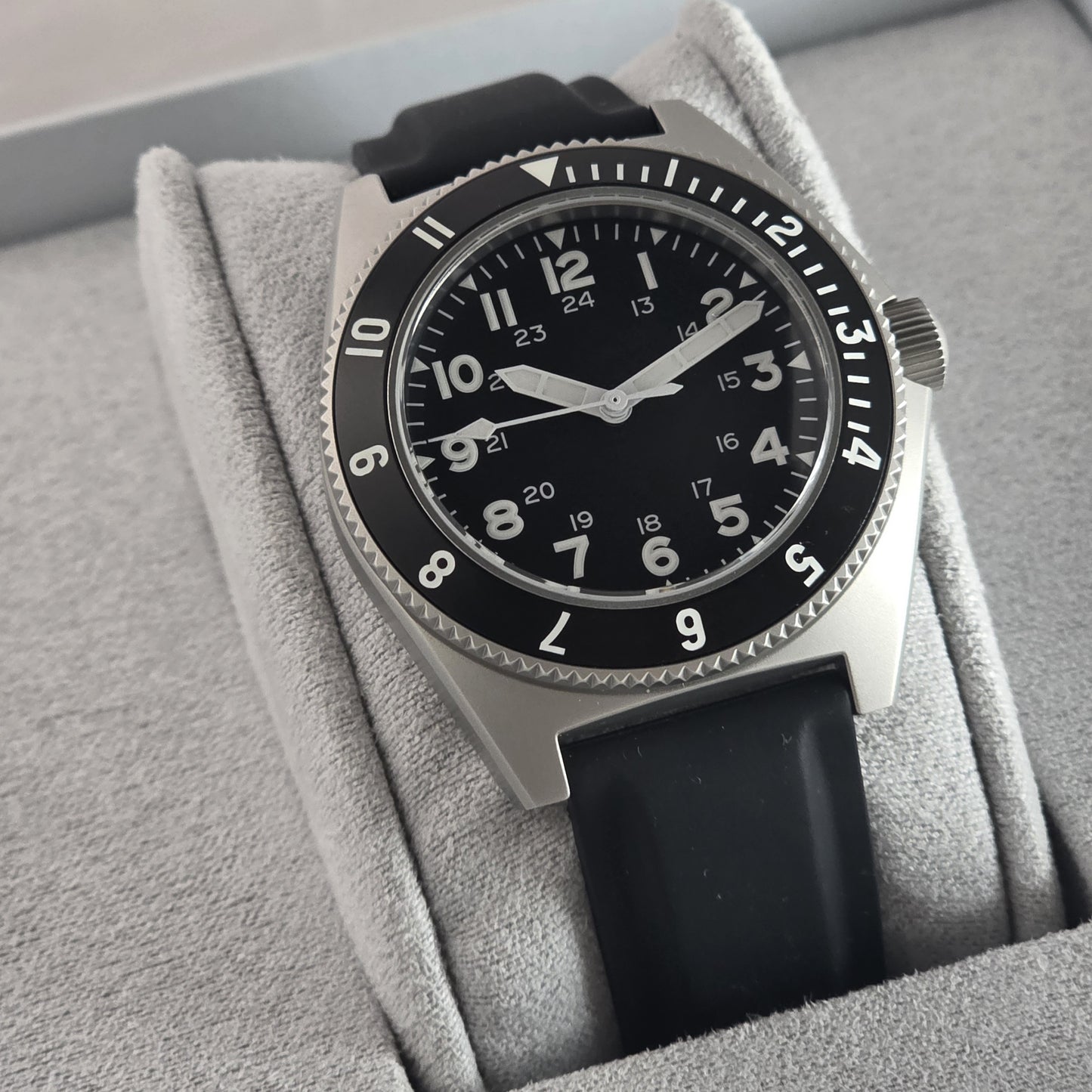 Benrus Type 2 MIL SPEC 39.5mm Watch Ref.T2MS-SS-B-395-01