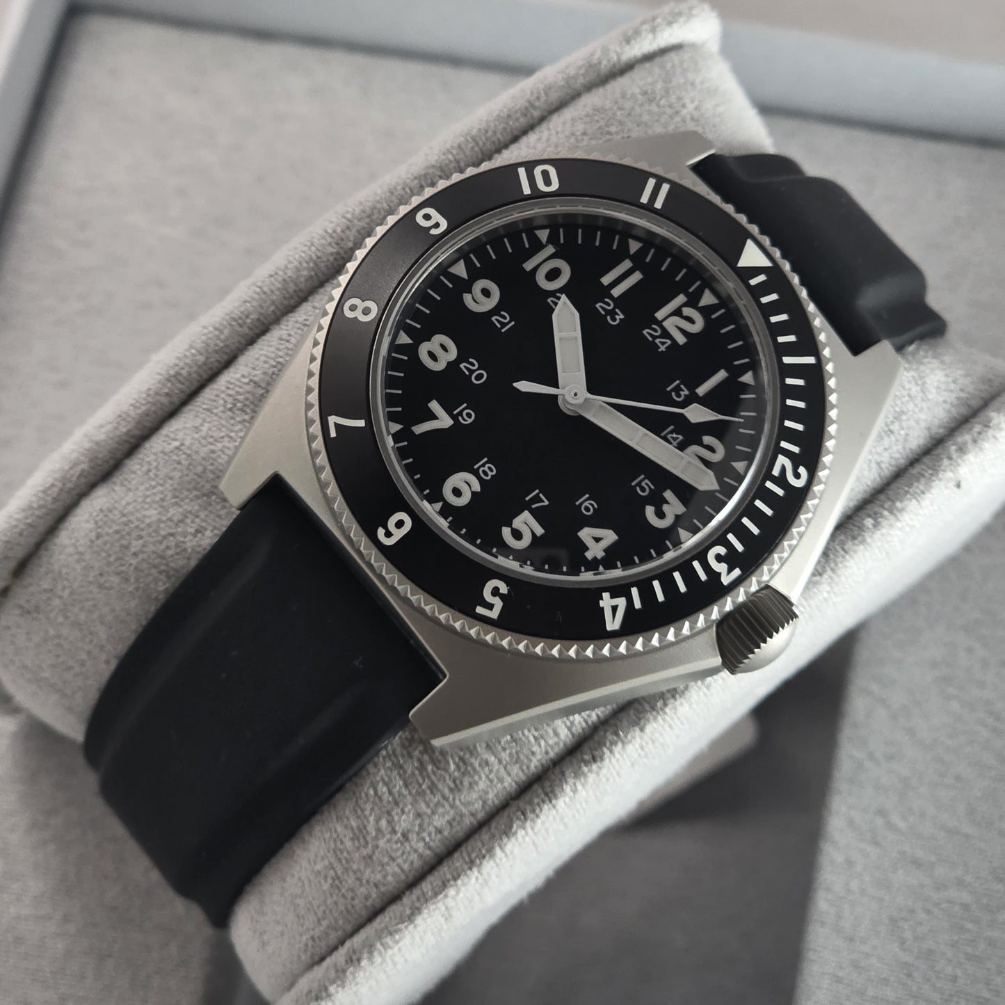 Benrus Type 2 MIL SPEC 39.5mm Watch Ref.T2MS-SS-B-395-01