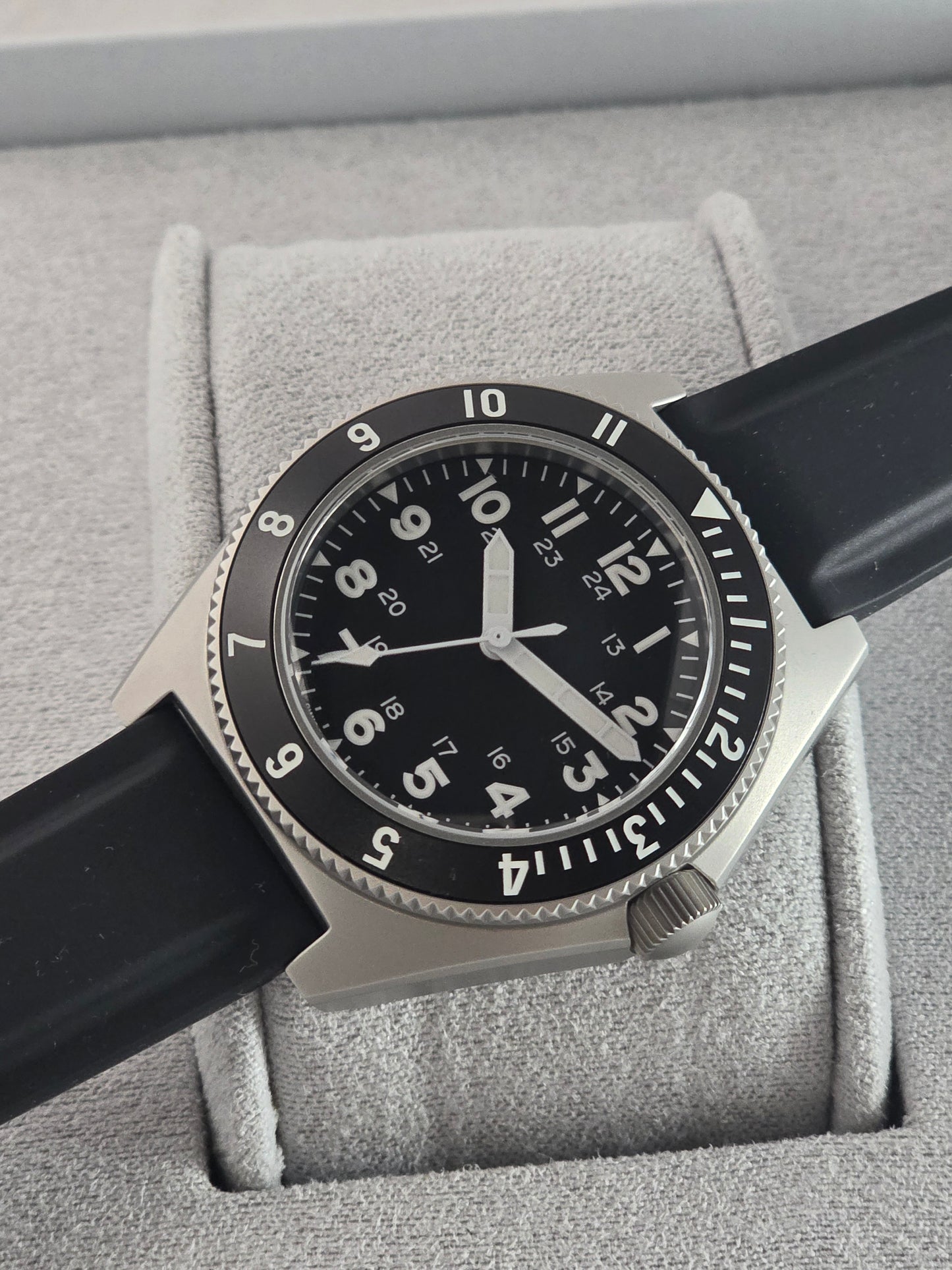Benrus Type 2 MIL SPEC 39.5mm Watch Ref.T2MS-SS-B-395-01
