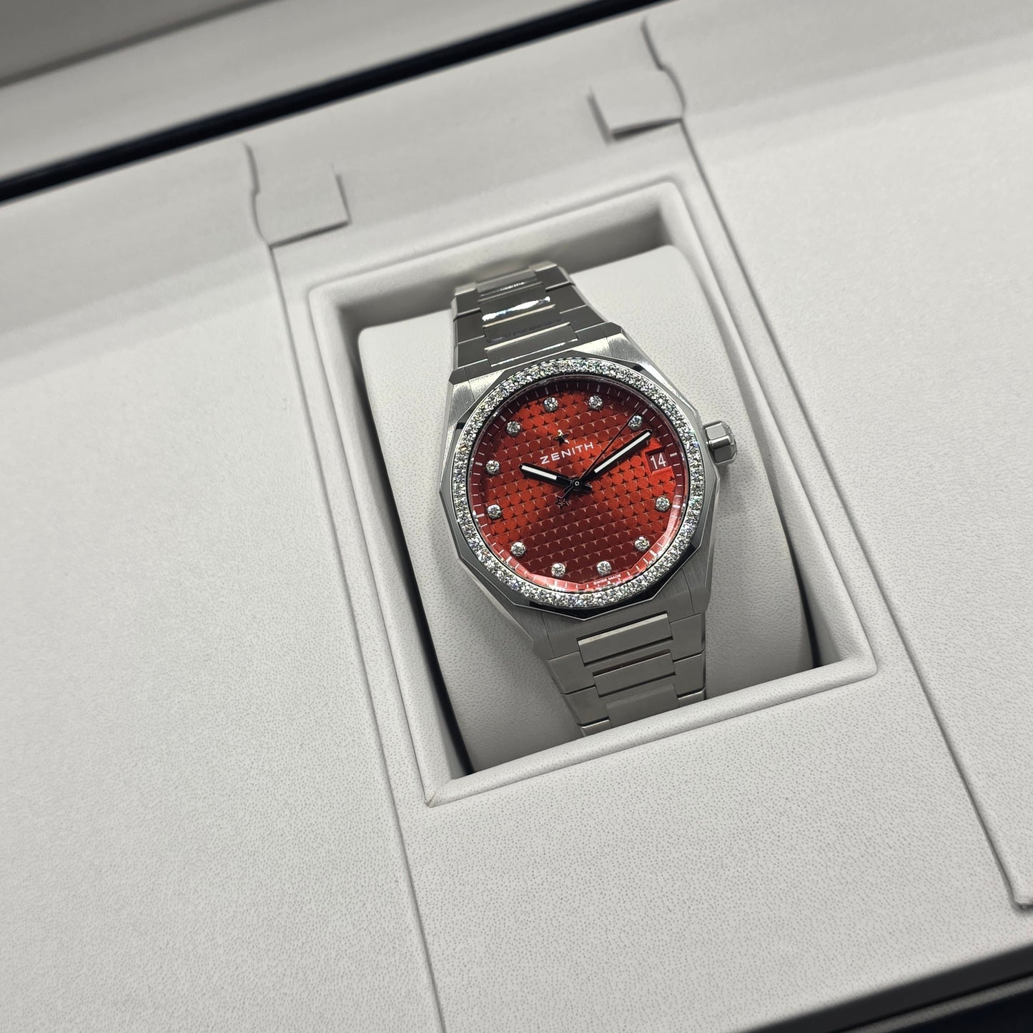 Zenith DEFY Skyline Lucky Red 36mm Ref. 16.9401.670/88.I001