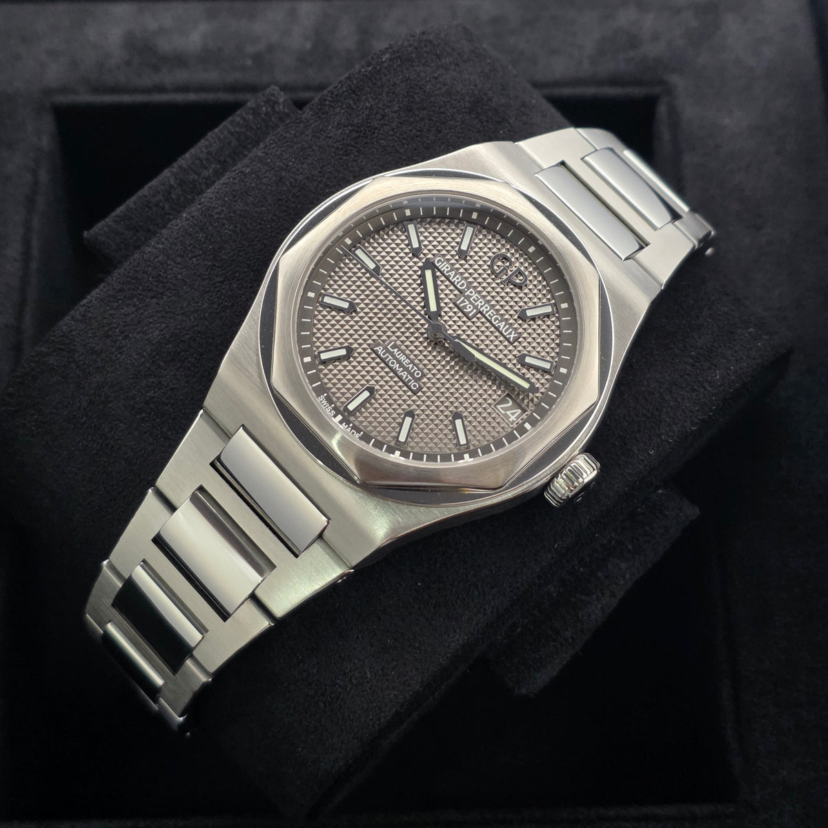 Girard Perregaux Laureato 42mm Used watch Ref.81010-11-231-11A