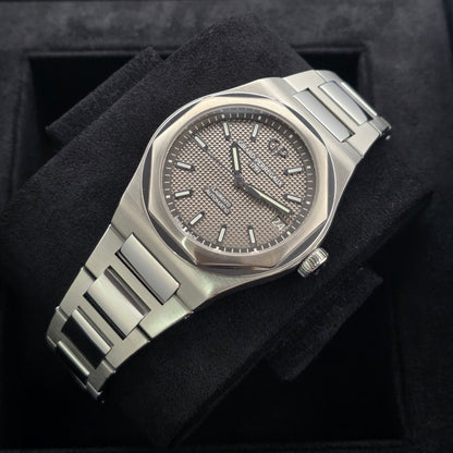 Girard Perregaux Laureato 42mm Used watch Ref.81010-11-231-11A